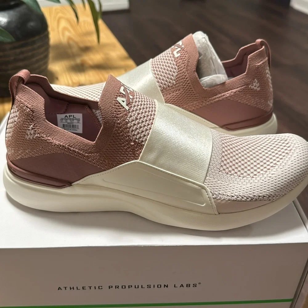 NEW APL Ivory Cream  Pink Athletic Slip-On Shoes sz11 - Picture 13 of 13